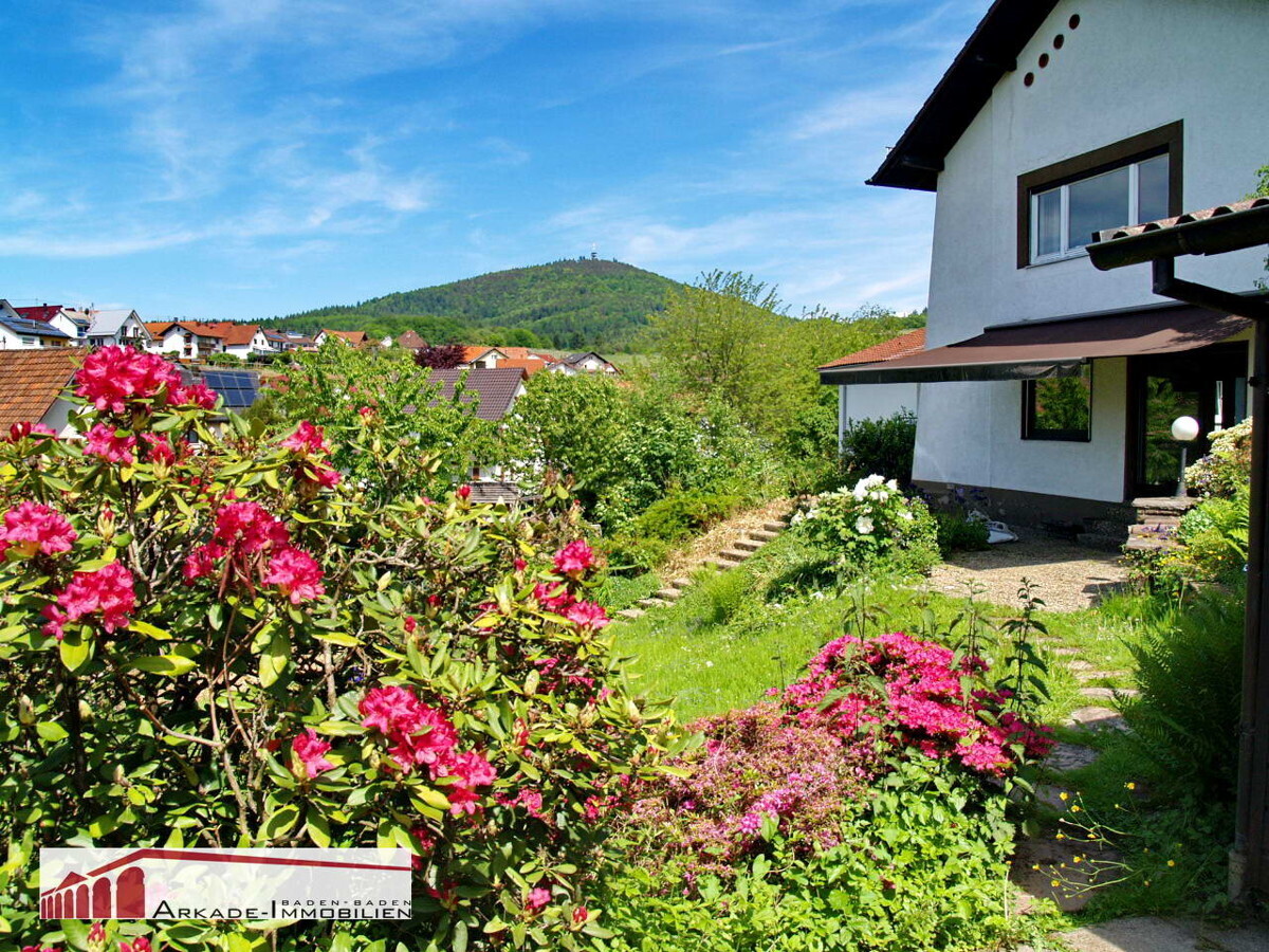 Außenansicht mit Blick zum Fremersberg