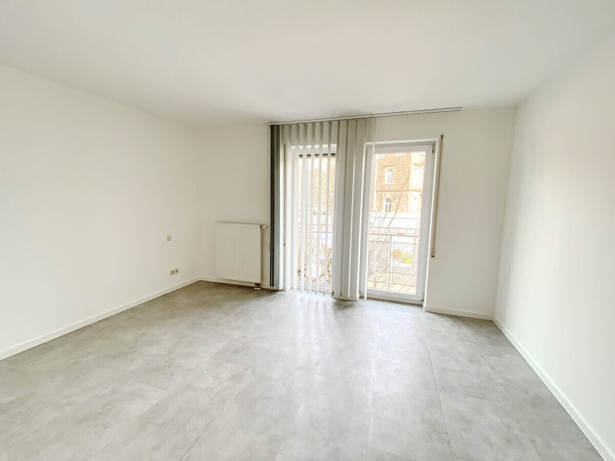 Schlafzimmer 1 mit kleinem Balkon