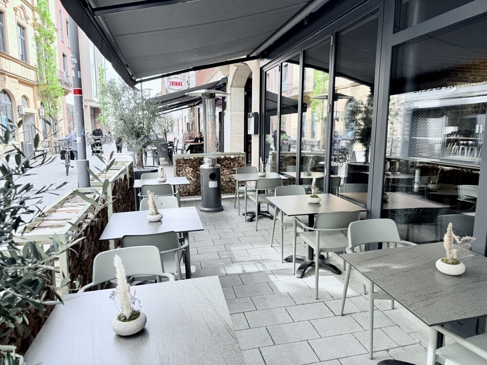 012 Gastrobereich Außen