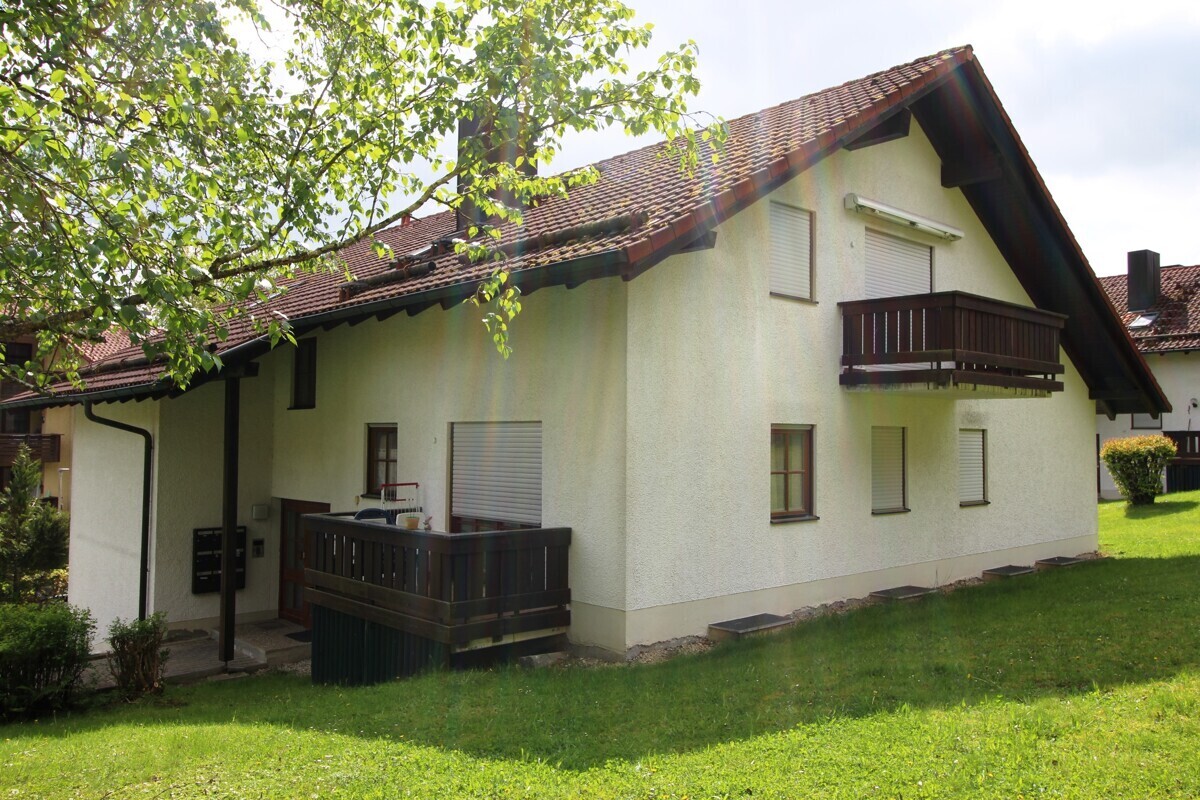 Außenansicht - Balkon mit Markise