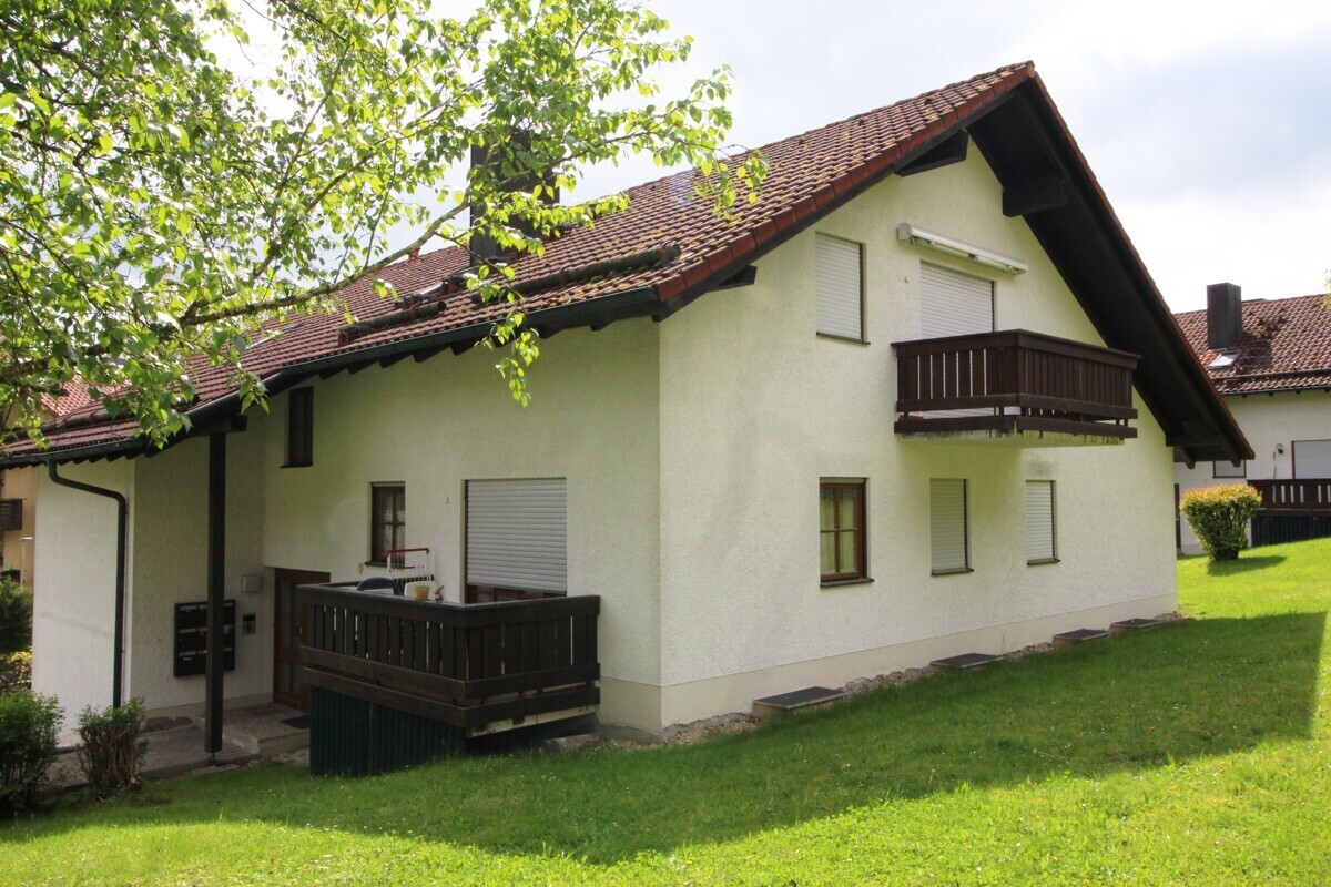Außenansicht - Balkon mit Markise (2)