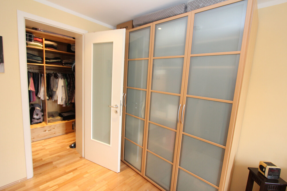 extra Ankleidebereich und riesiger Schrank