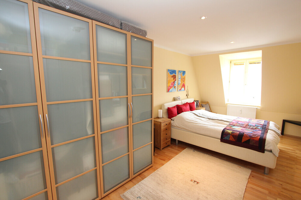 riesiges Hauptschlafzimmer