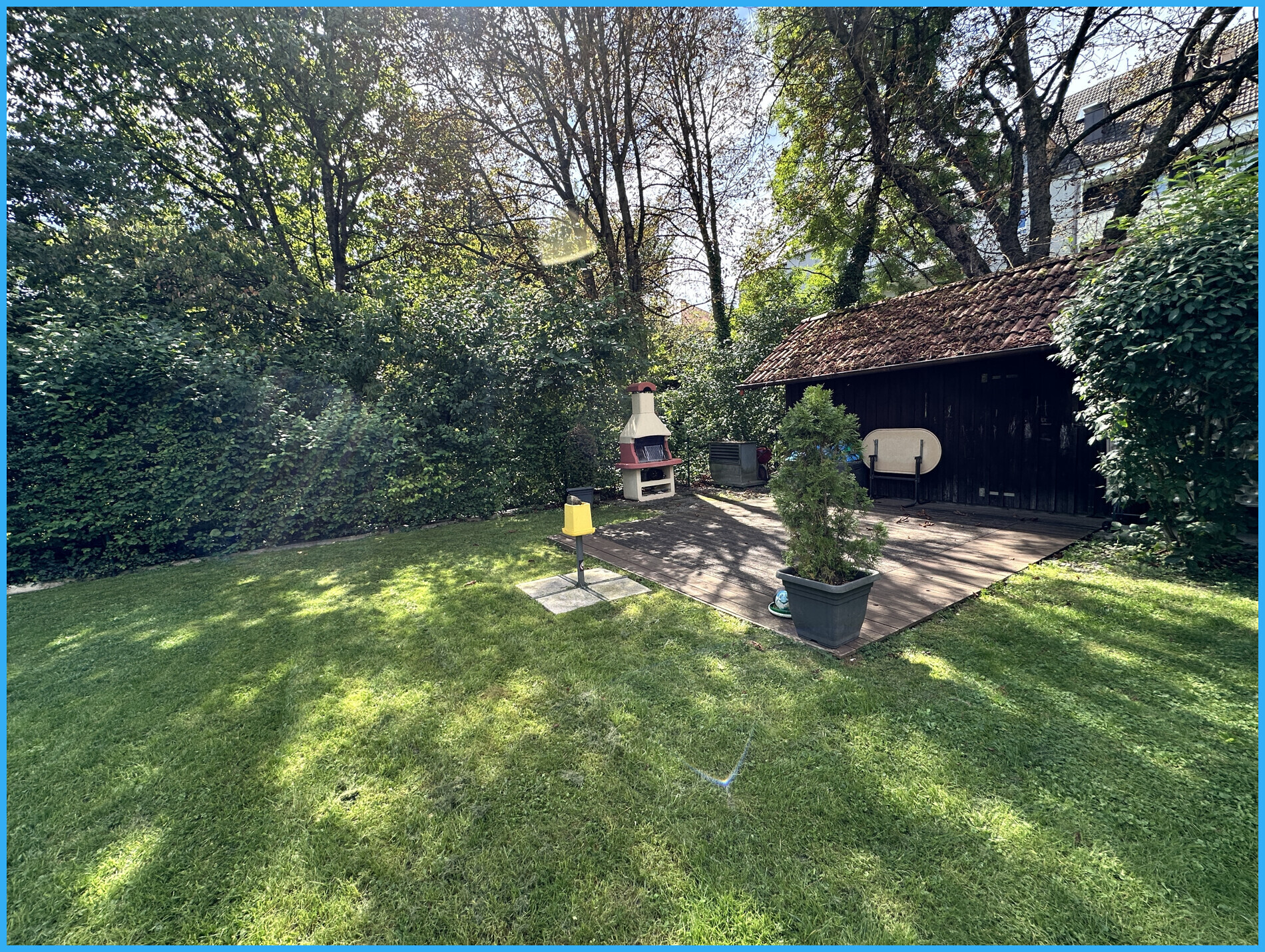 gemütliche Grillecke im Gemeinschaftsgarten