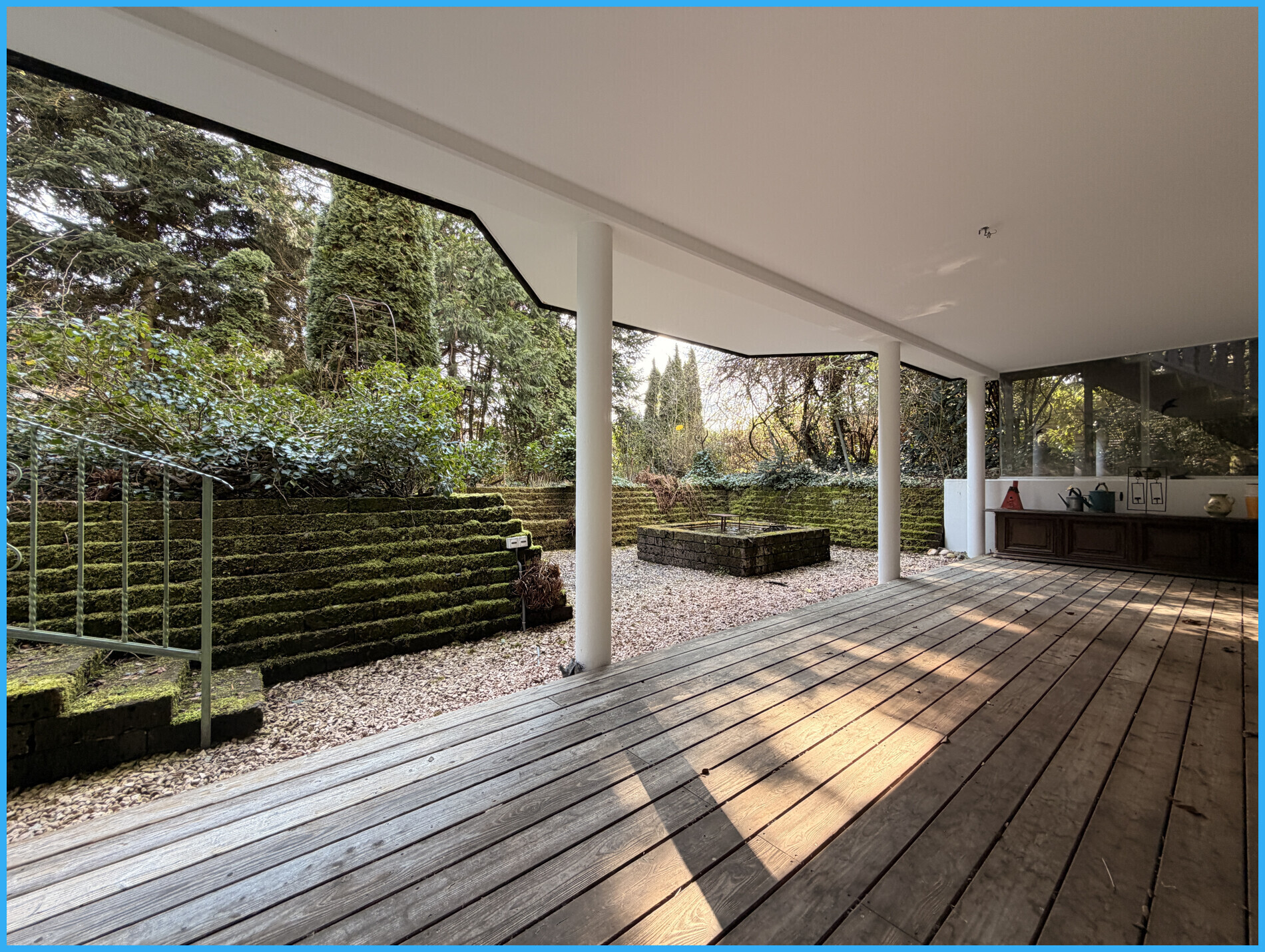 überdachte Terrasse