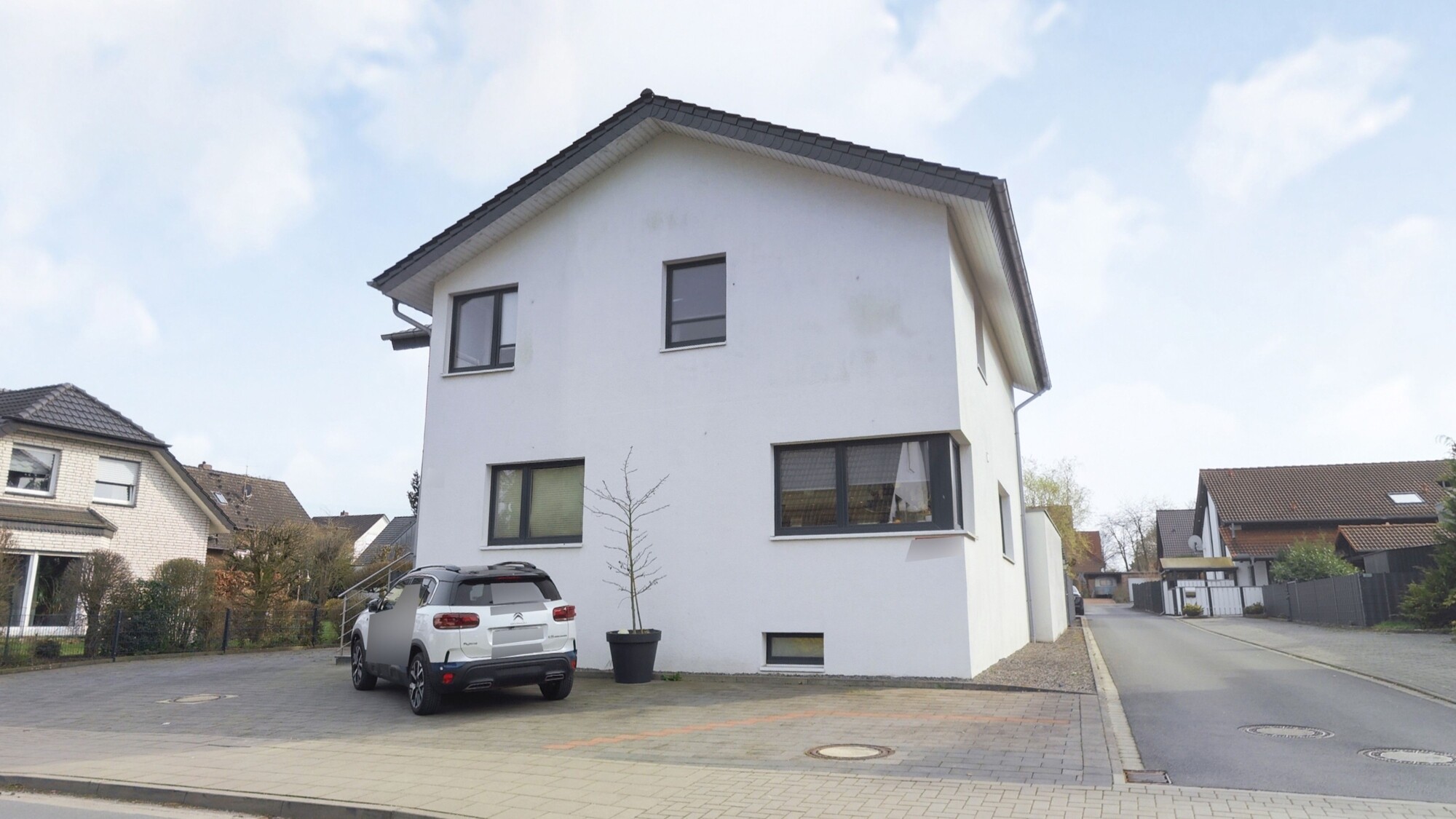 Eingang___Parkplätze