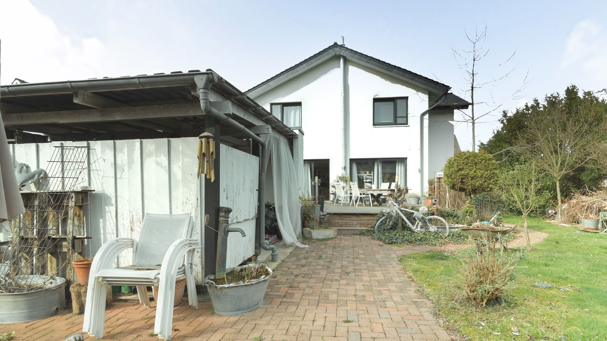Garten_hinter_dem_Haus_