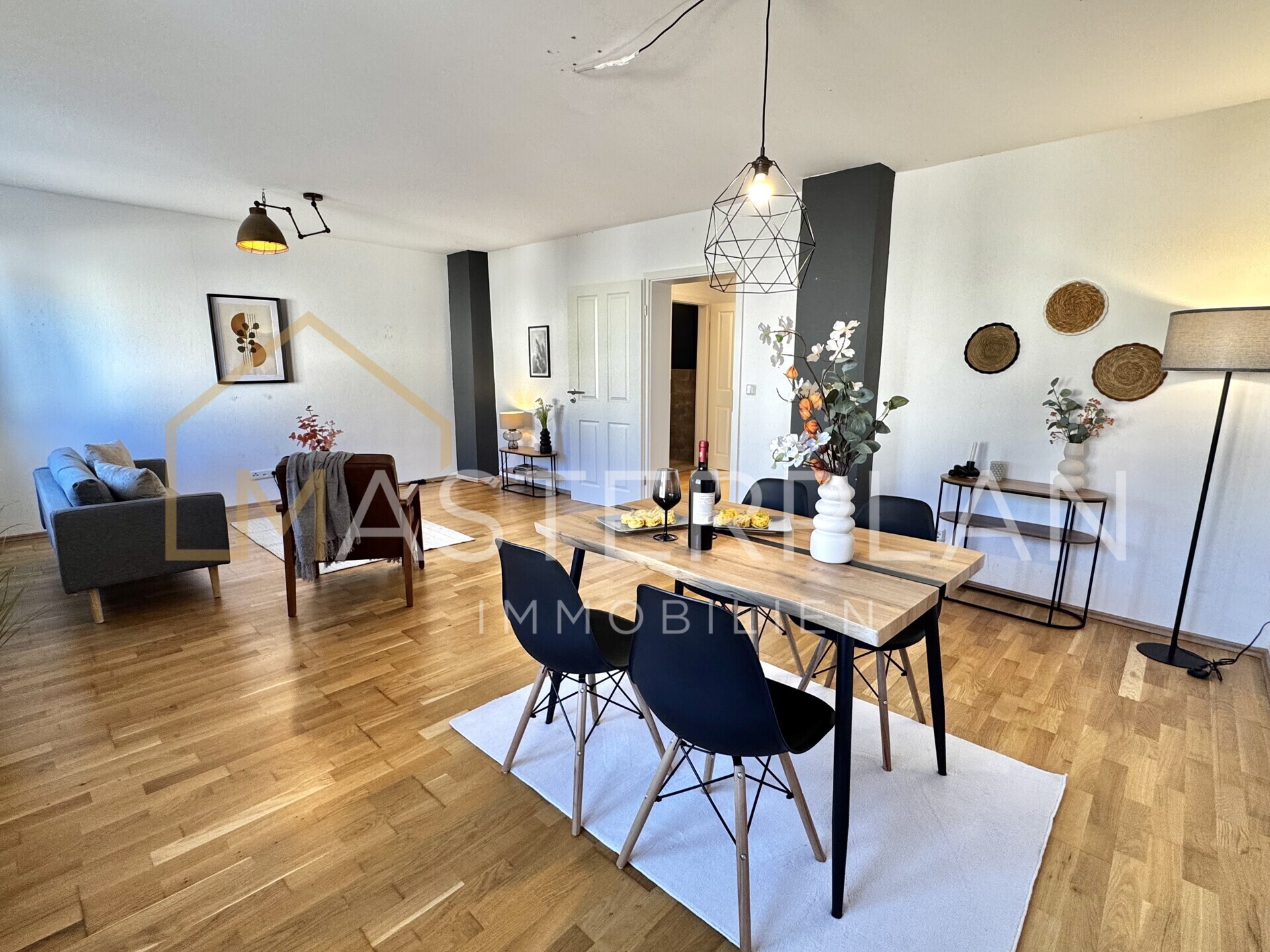 Wohn-und Esszimmer 1.OG