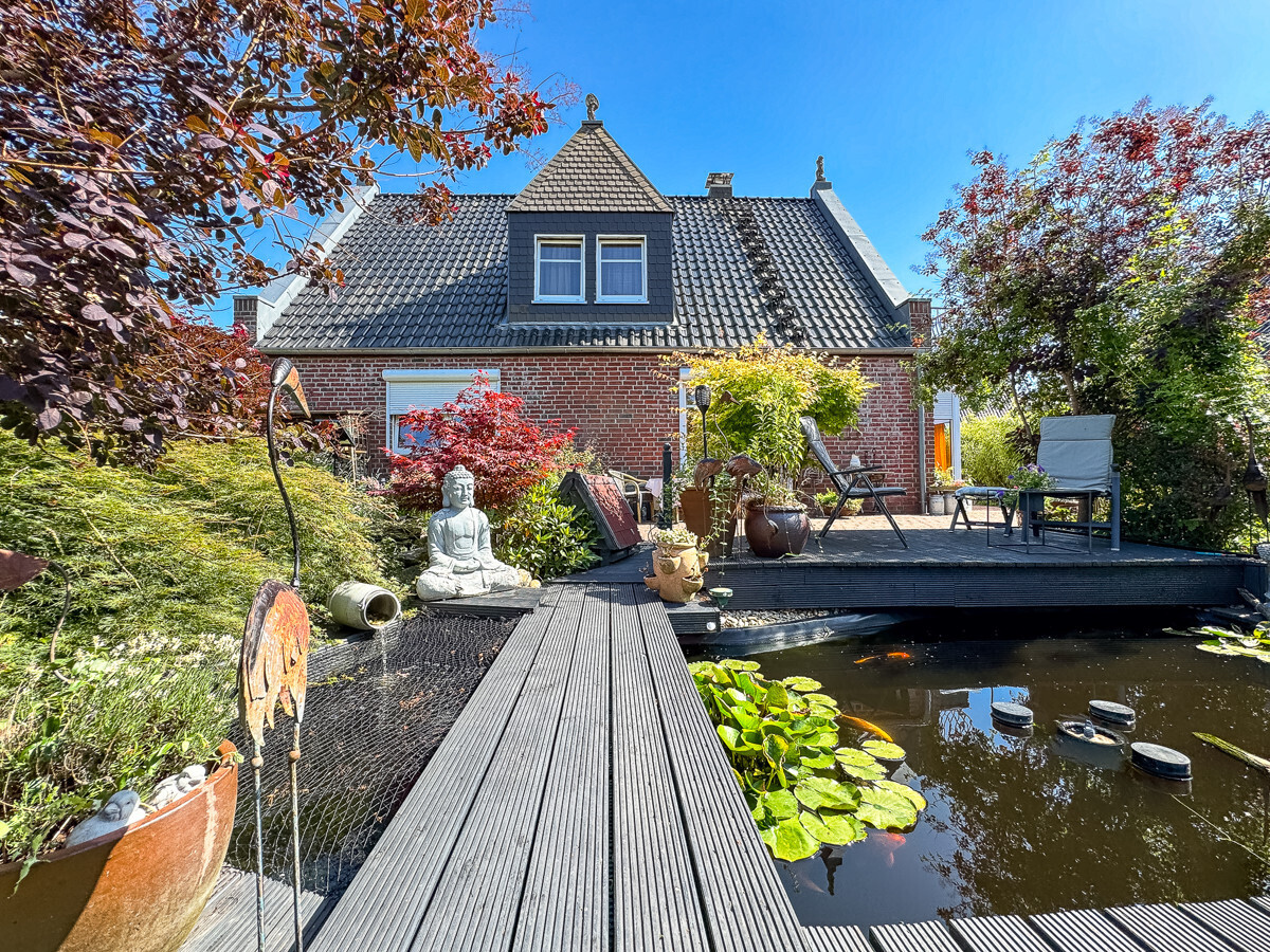 Blick vom Garten aufs Haus