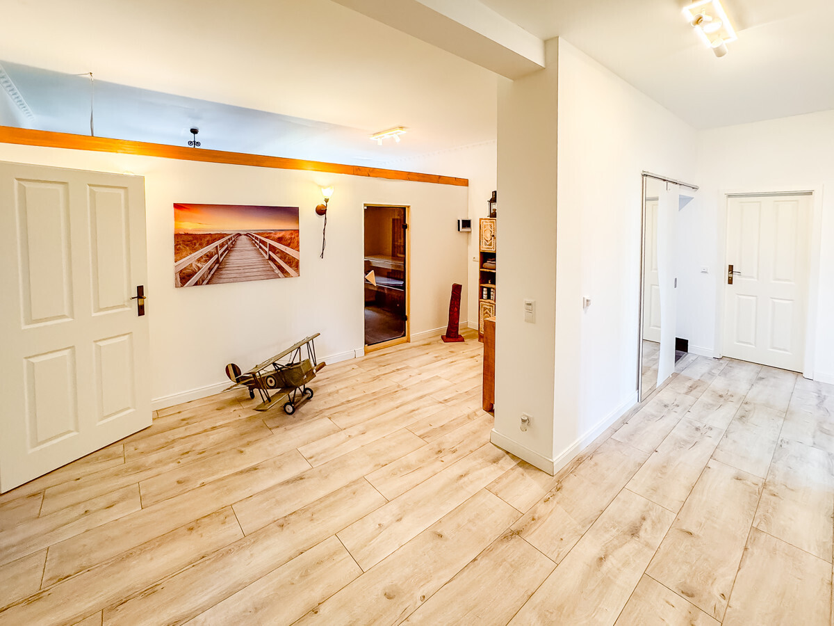 Flur im OG – Zugang zur Sauna