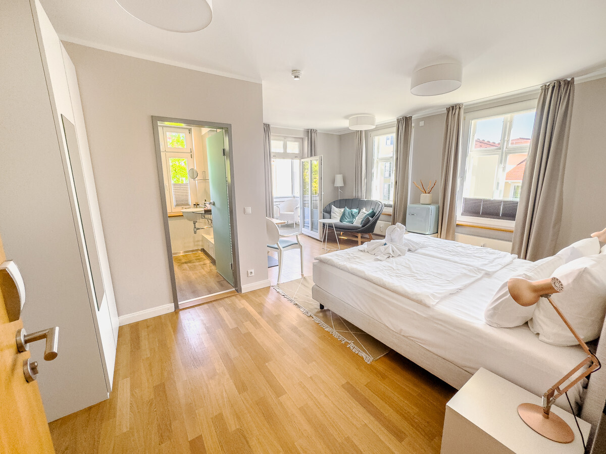 Eine Komplettansicht des Wohn-Schalfbereichs