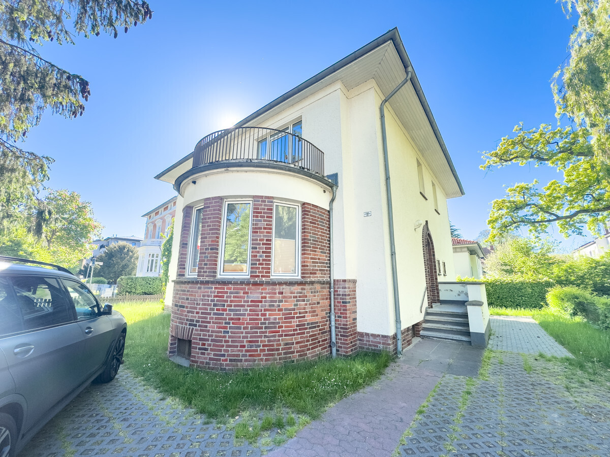 Ein Haus, das Präsenz zeigt 