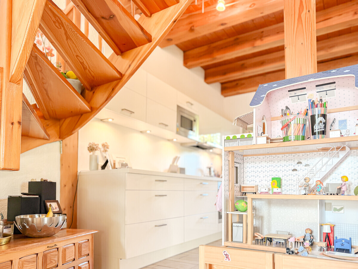 Offene Sichtbalken – Charakter im Erdgeschoss