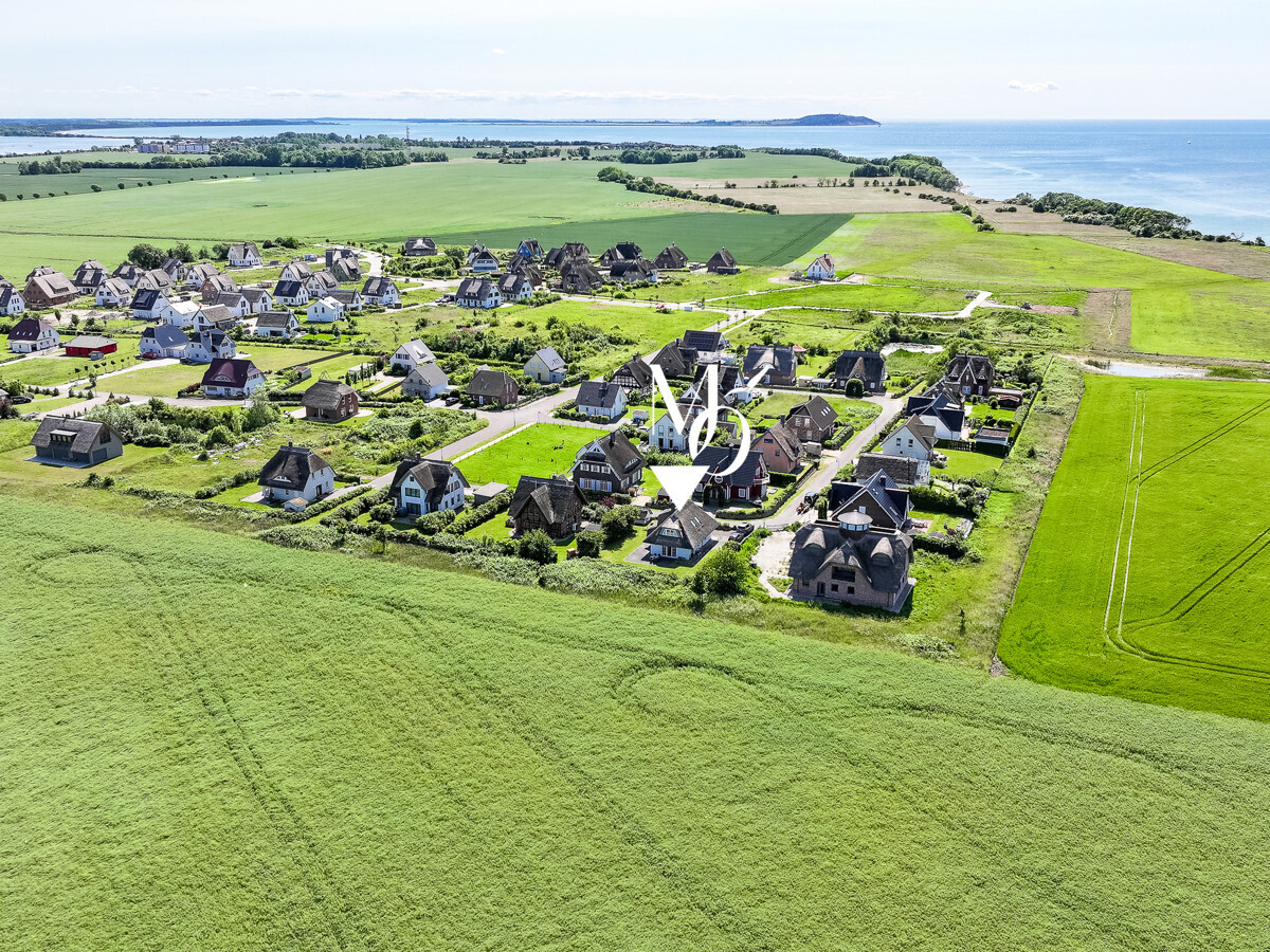 Eingebettet zwischen Feldern und der Ostsee