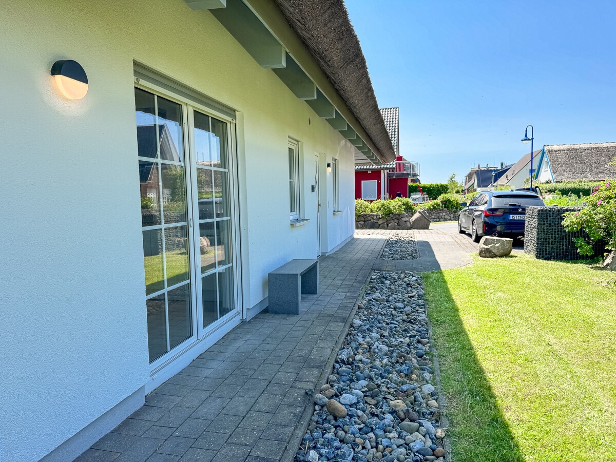 Blick entlang der Hauskante