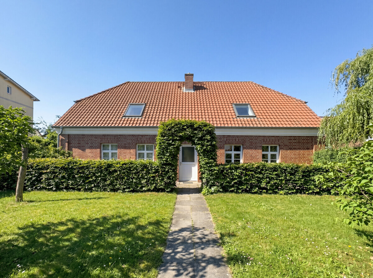 Das Wohngebäude von vorne