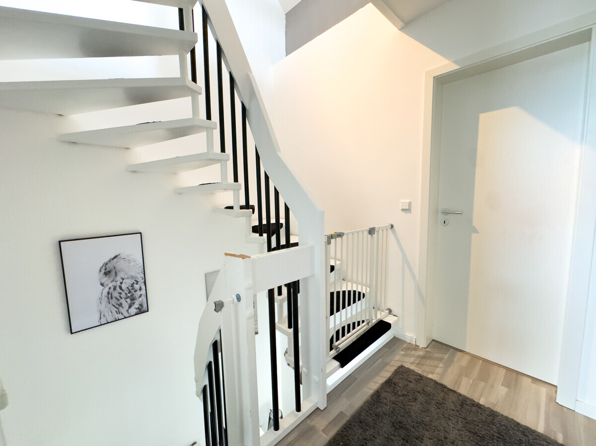 Flur // Treppe ins OG