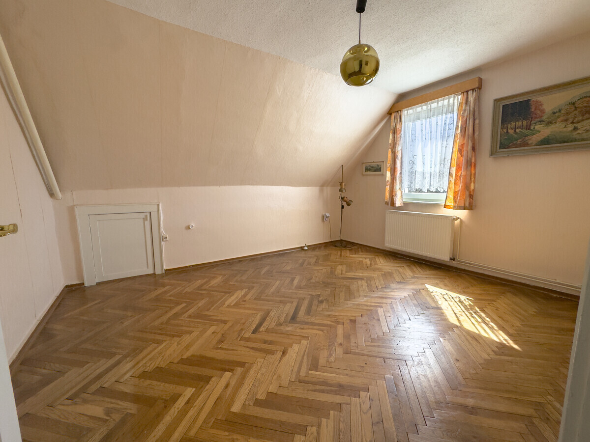 Gut geschnittenes Zimmer mit angenehmer Größe