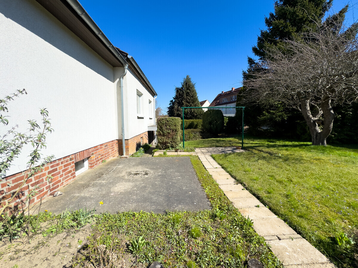 Kleine Terrasse Richtung Garten