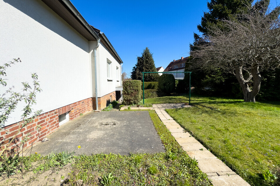 Kleine Terrasse Richtung Garten