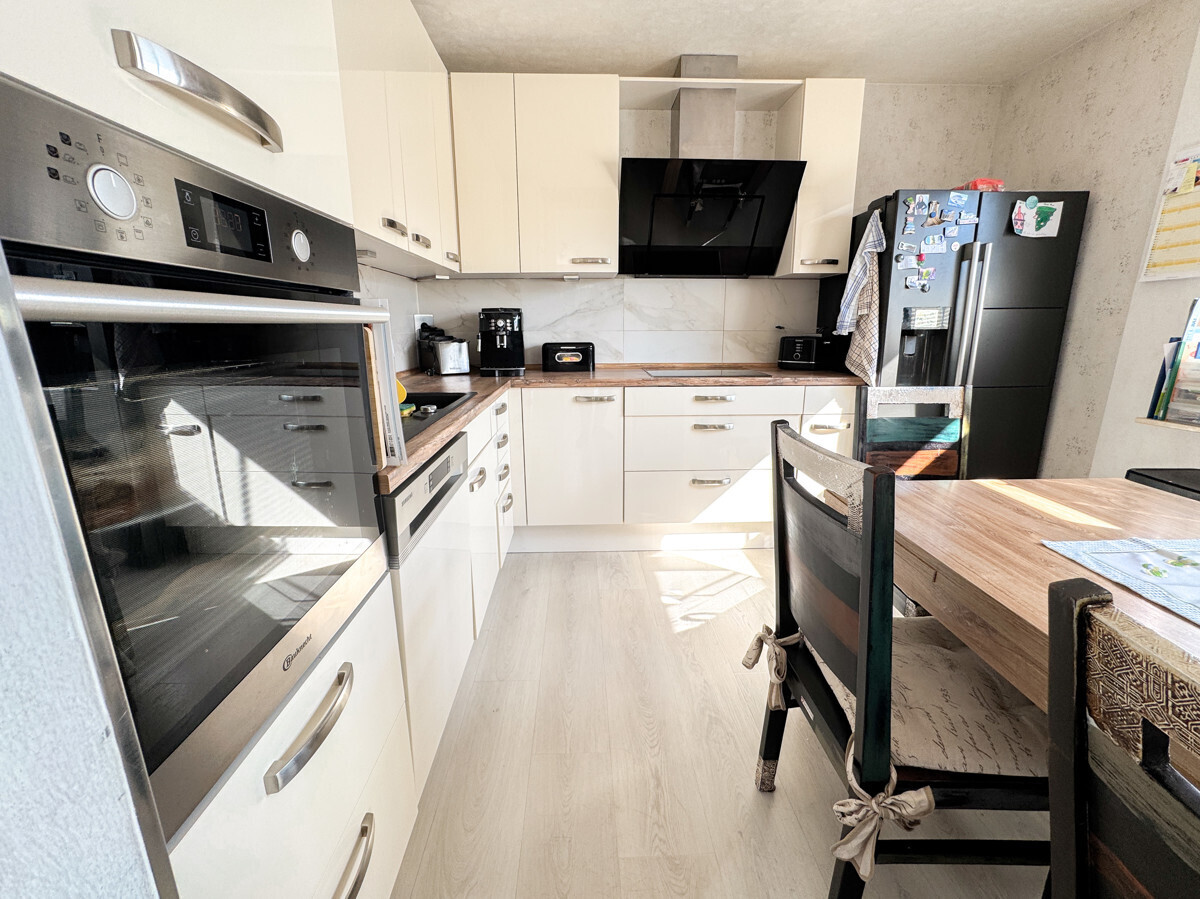 Die Einbauküche mit viel Stauraum