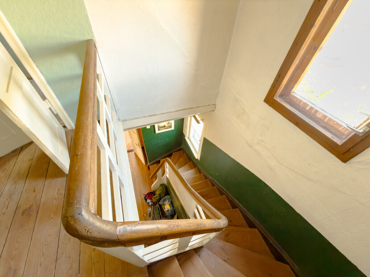 Treppenaufgang der Maisonette-Wohnung