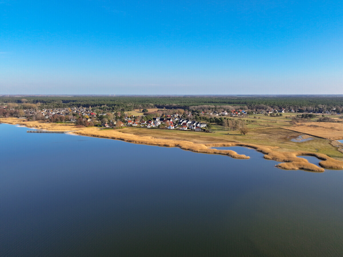 Blick über den Bodstedter Bodden und die Uferlandschaft