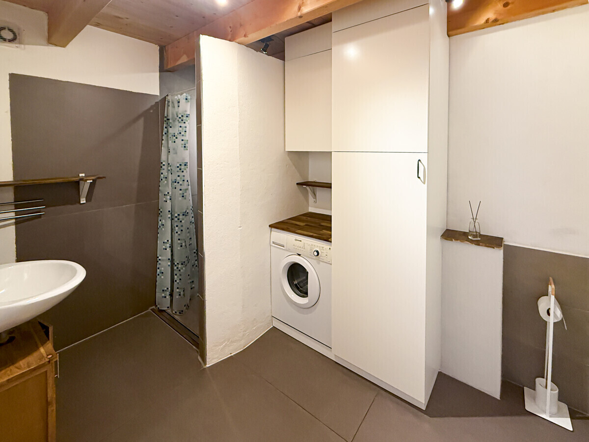 Das Badezimmer mit Dusche