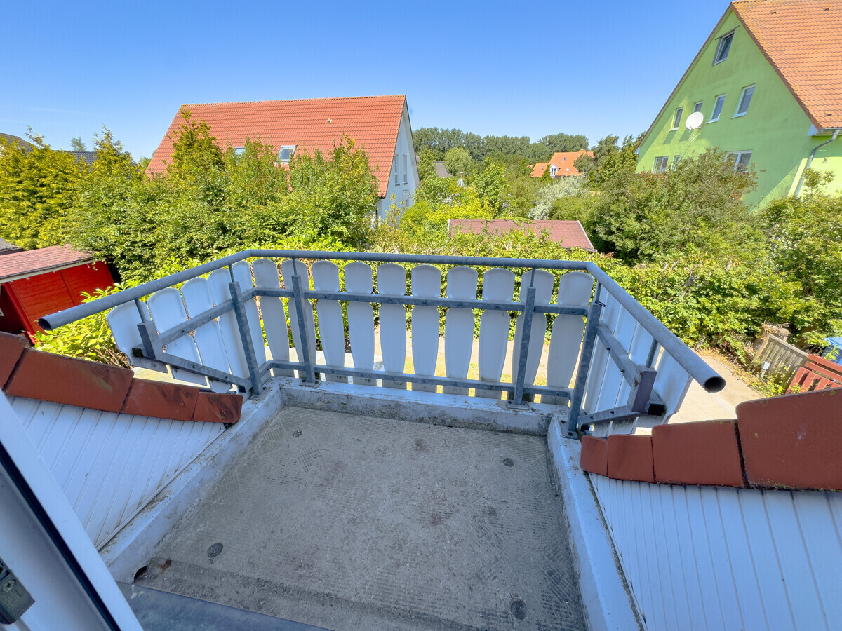 Balkon mit Blick in den Garten