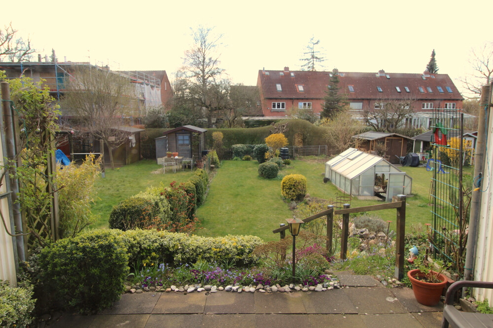 Terrasse mit Südwestgarten
