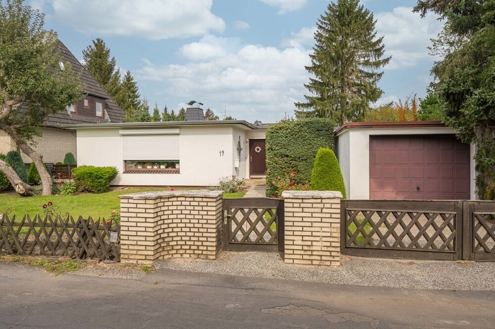 Einfahrt mit Garage