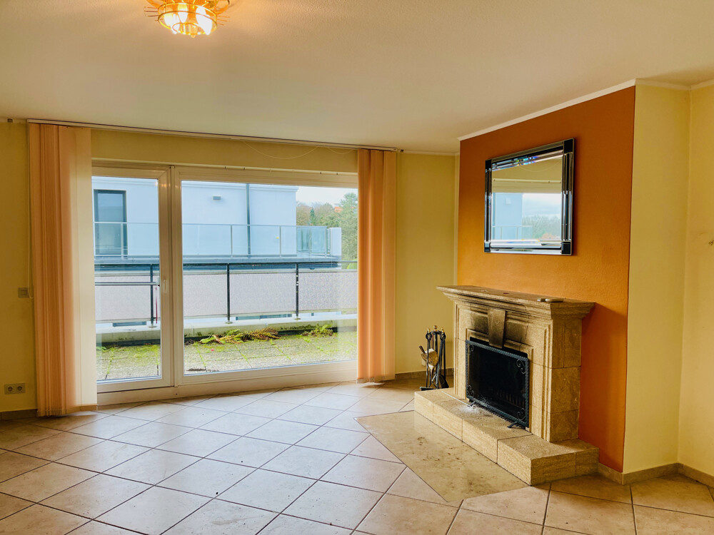 Wohnzimmer mit Kamin