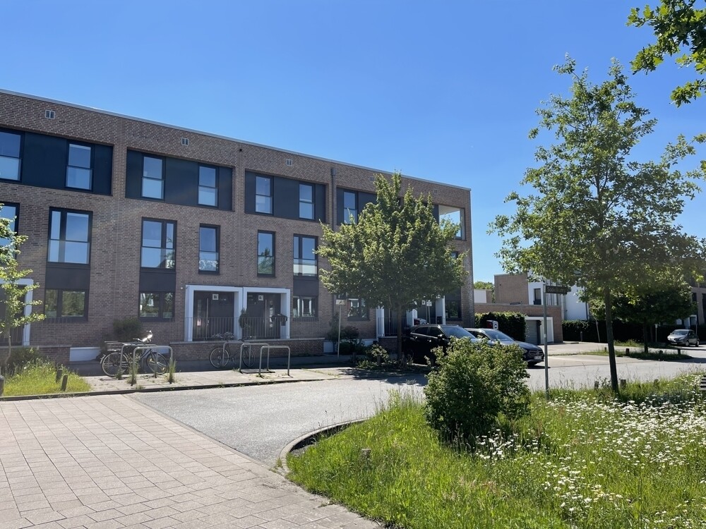 Außenansicht in verkehrsberuhigter Zone