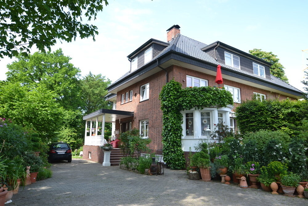 Vorderansicht mit Hauseingang