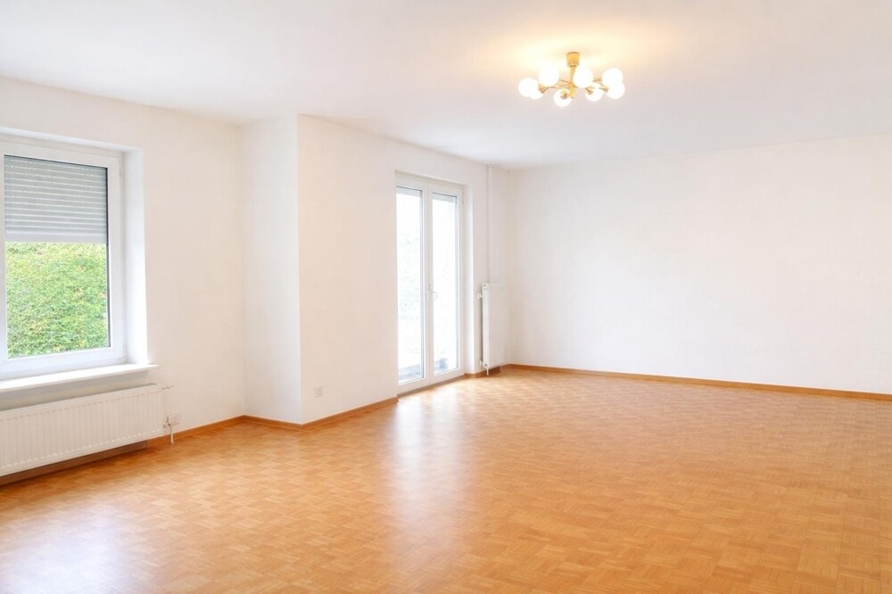 Wohnbereich mit Zugang zum Garten