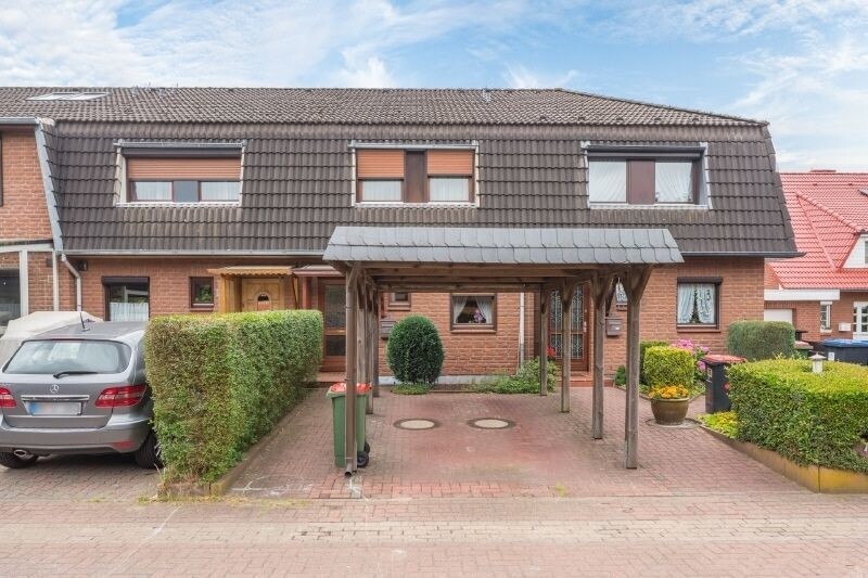 Vorderansicht mit Carport.png