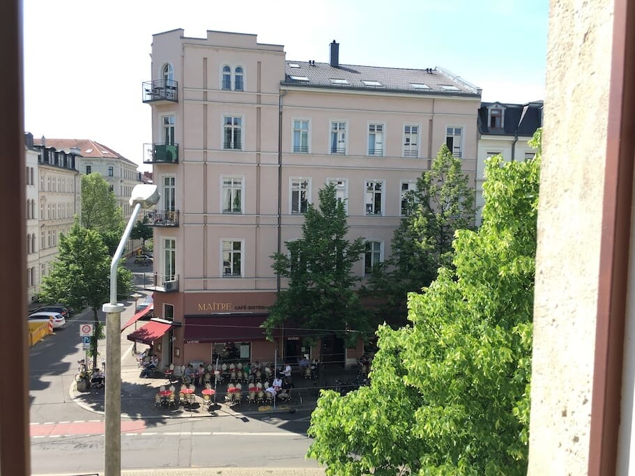 Café Maitre (direkt gegenüber)