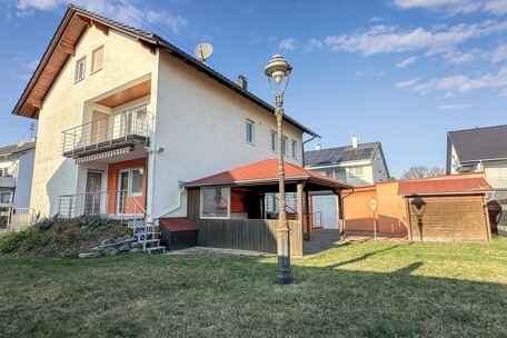Hausansicht Garten