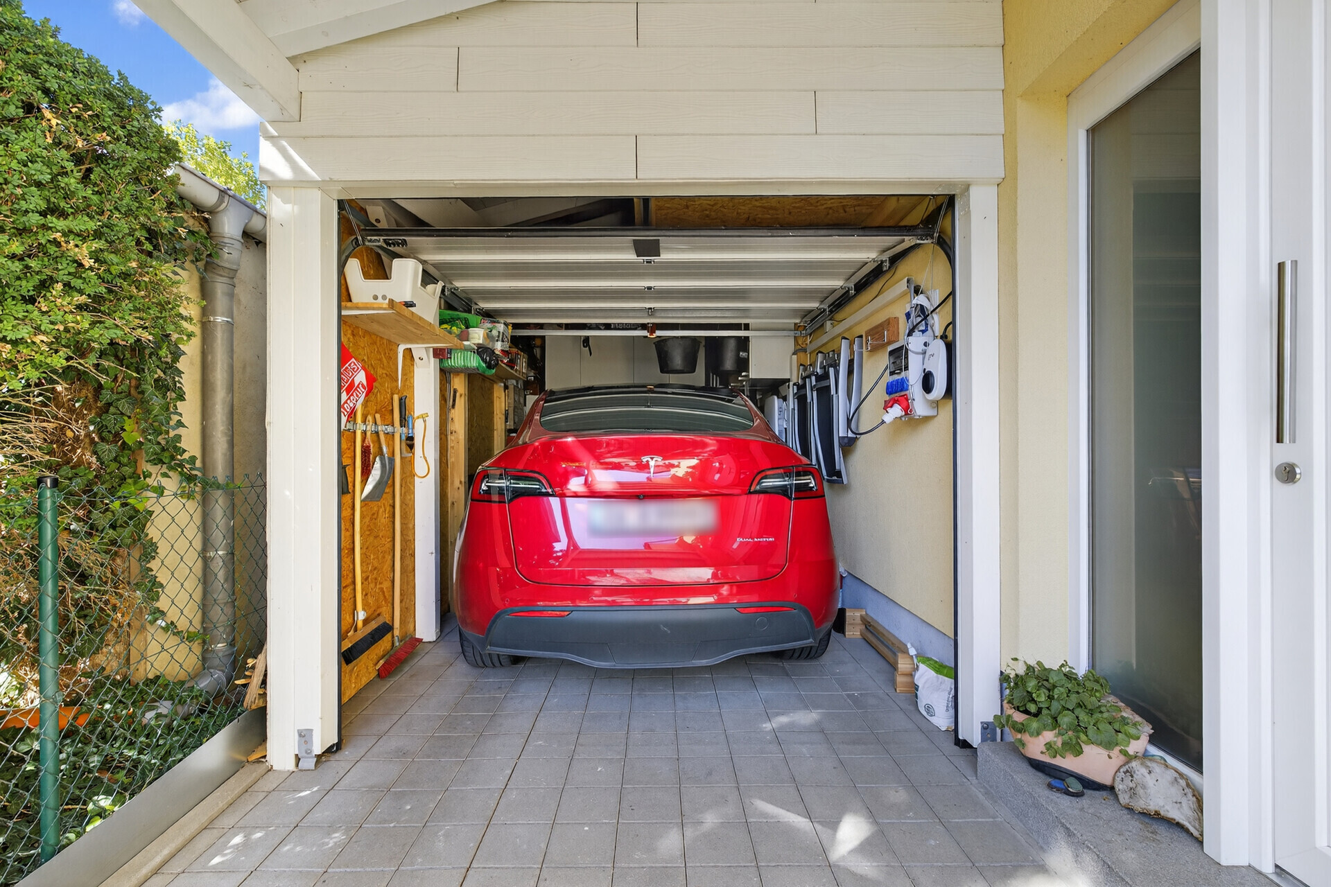 Garage m. Wallbox