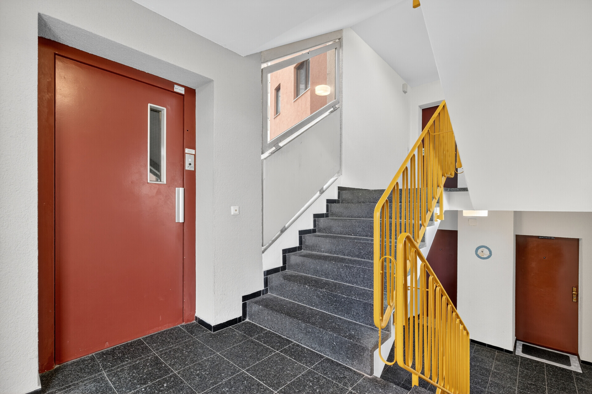 Treppenhaus/Aufzug