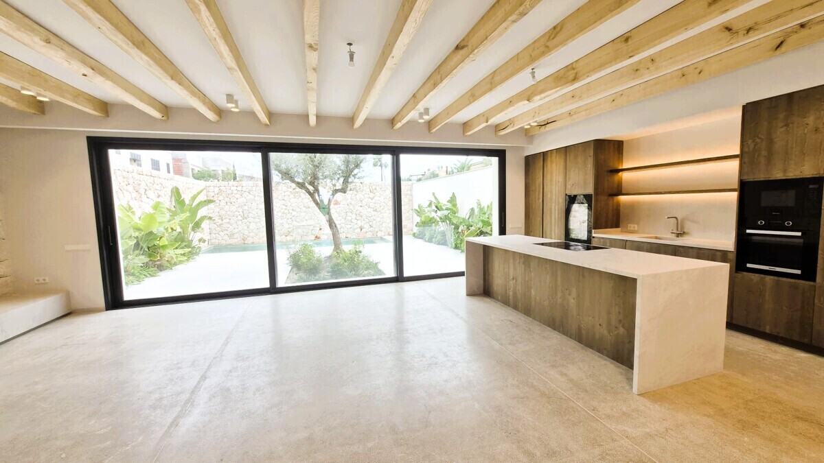 6 Kitchen - Dining room