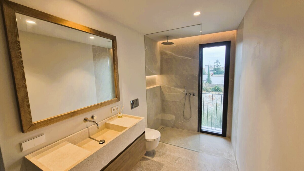11 Bathroom