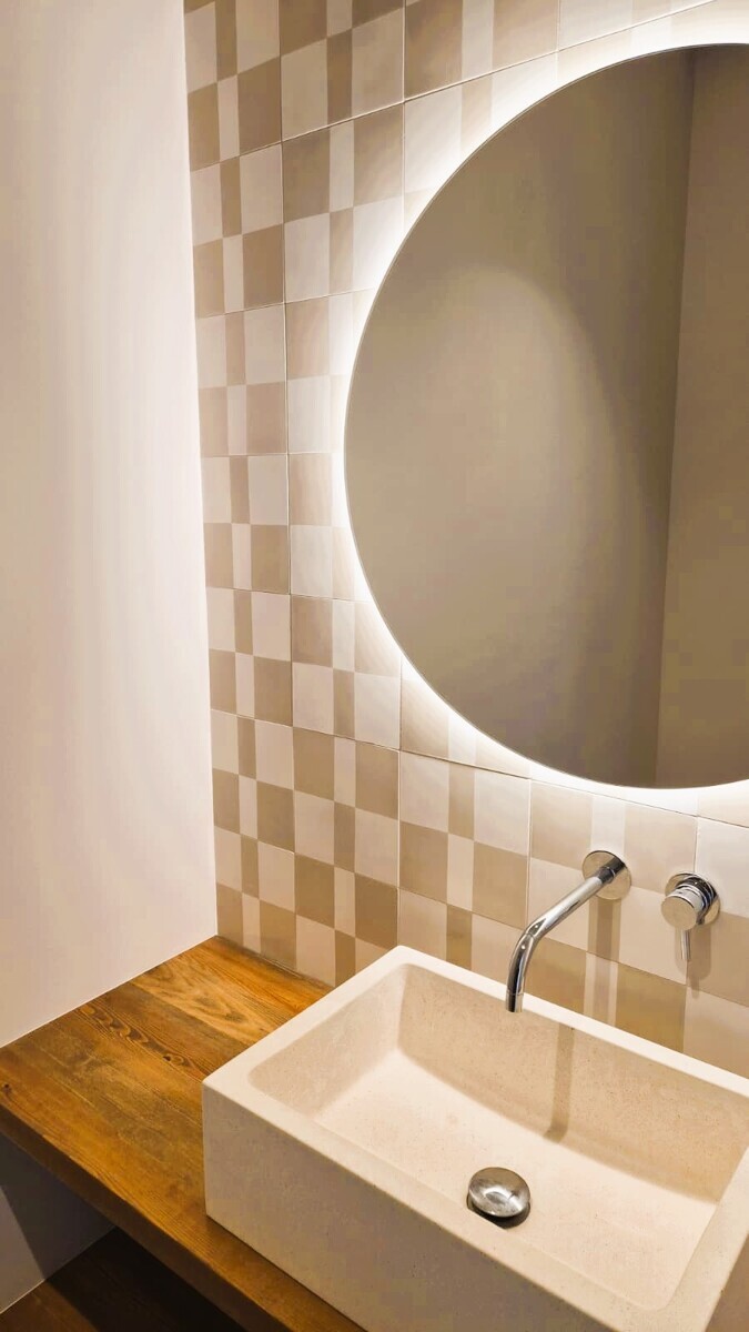 29 Guest Toilet