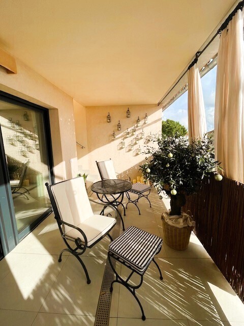 5 Balcony