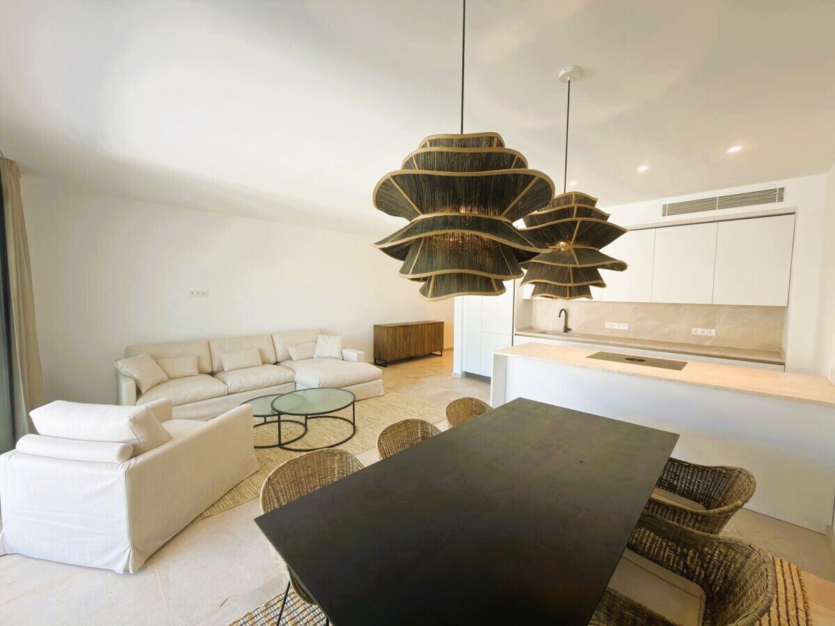 2 Kitchen-Dining