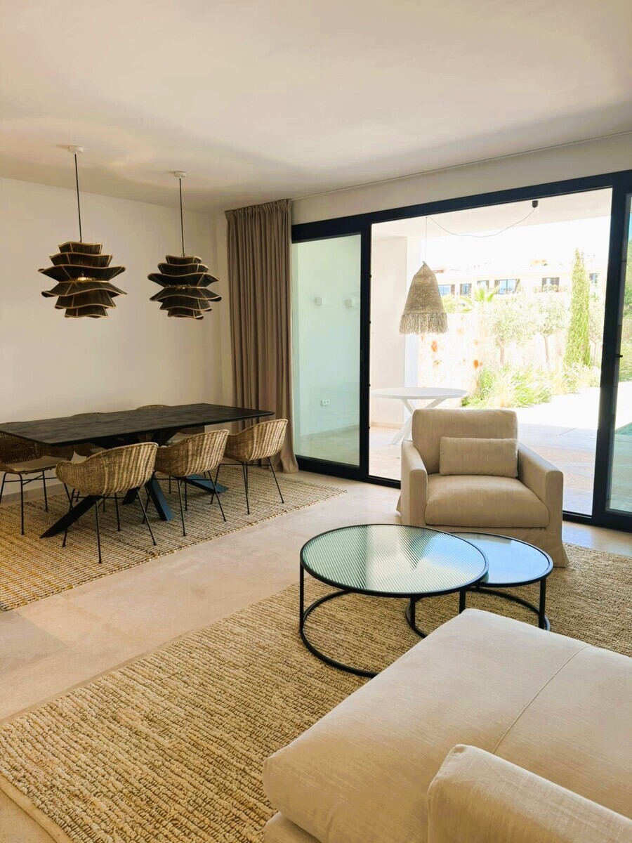 19 Dining room