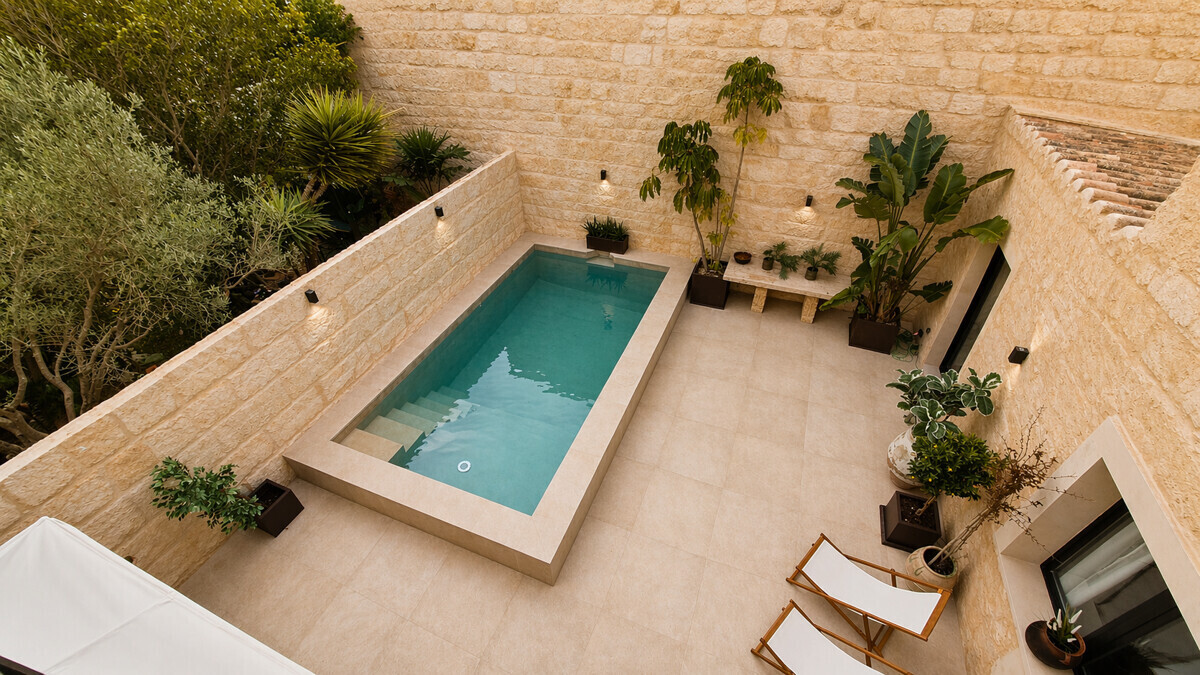 15. Pool