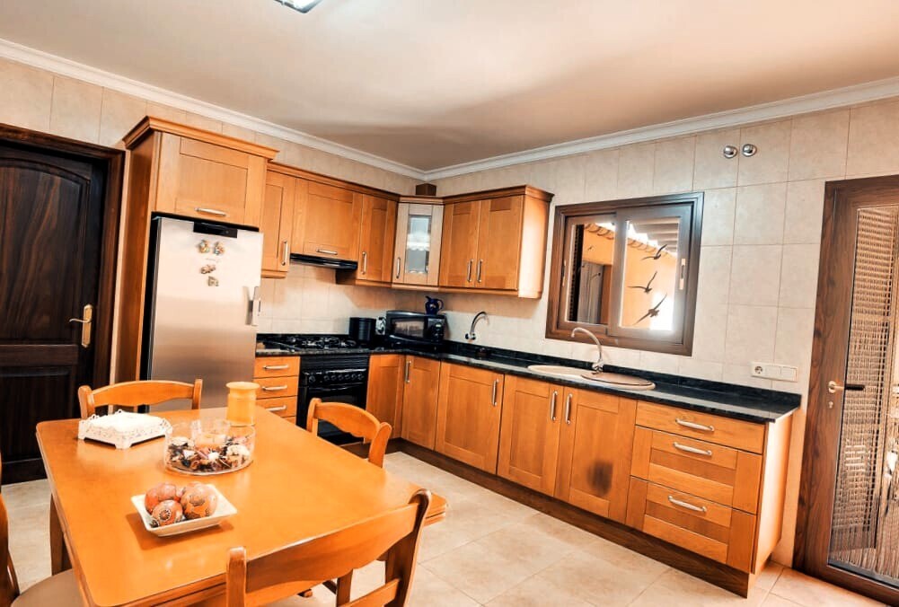 6 Kitchen