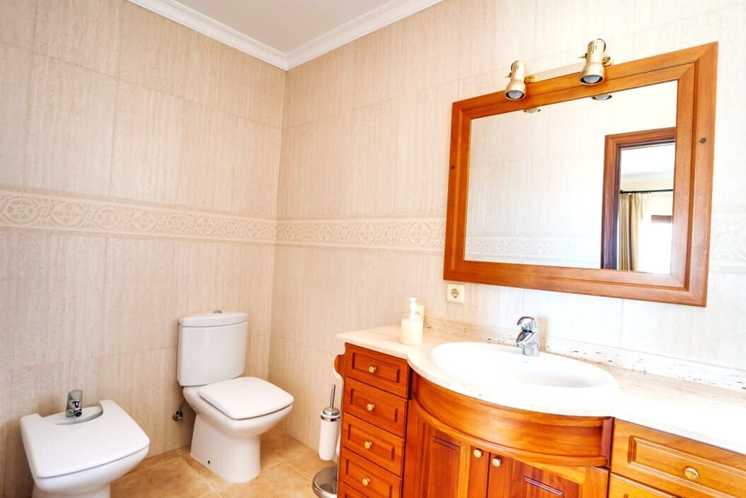 18 Bathroom 2