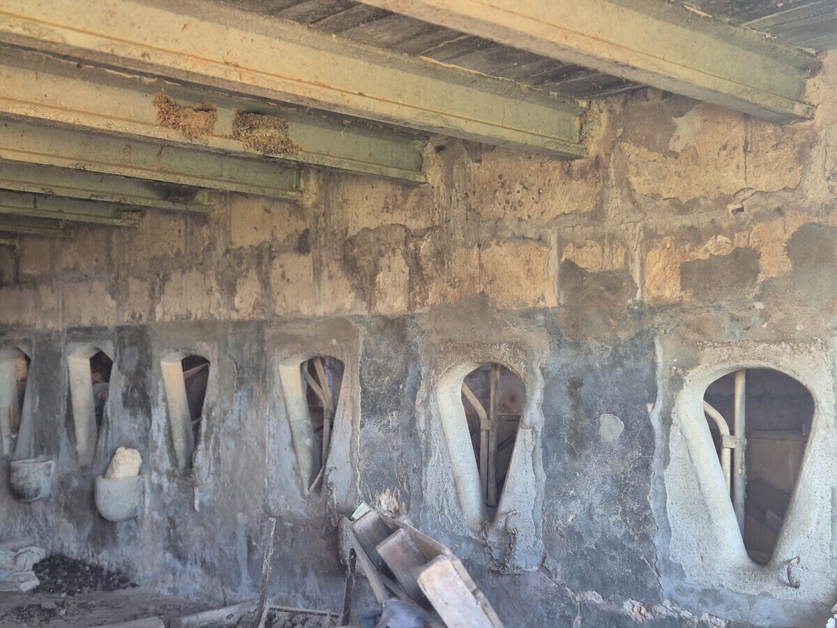 16 Stables